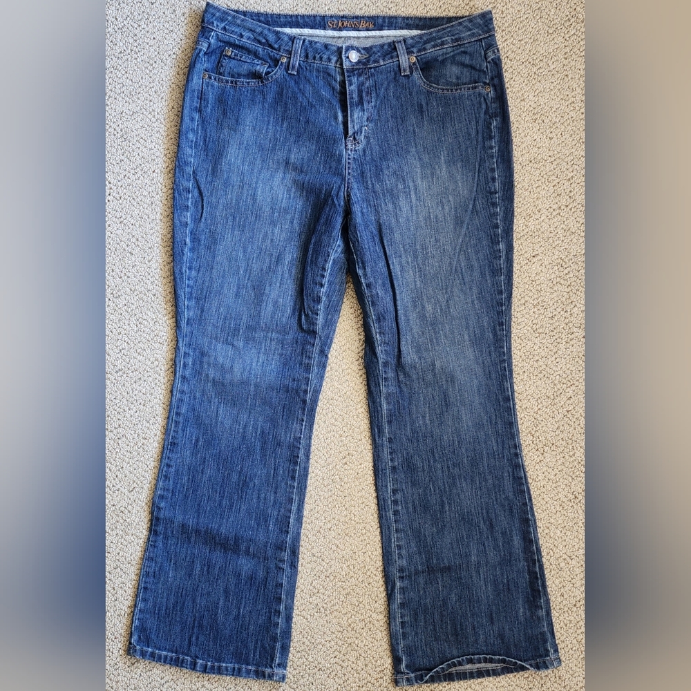 🦋 NWOT Bootcut Jeans (Short)